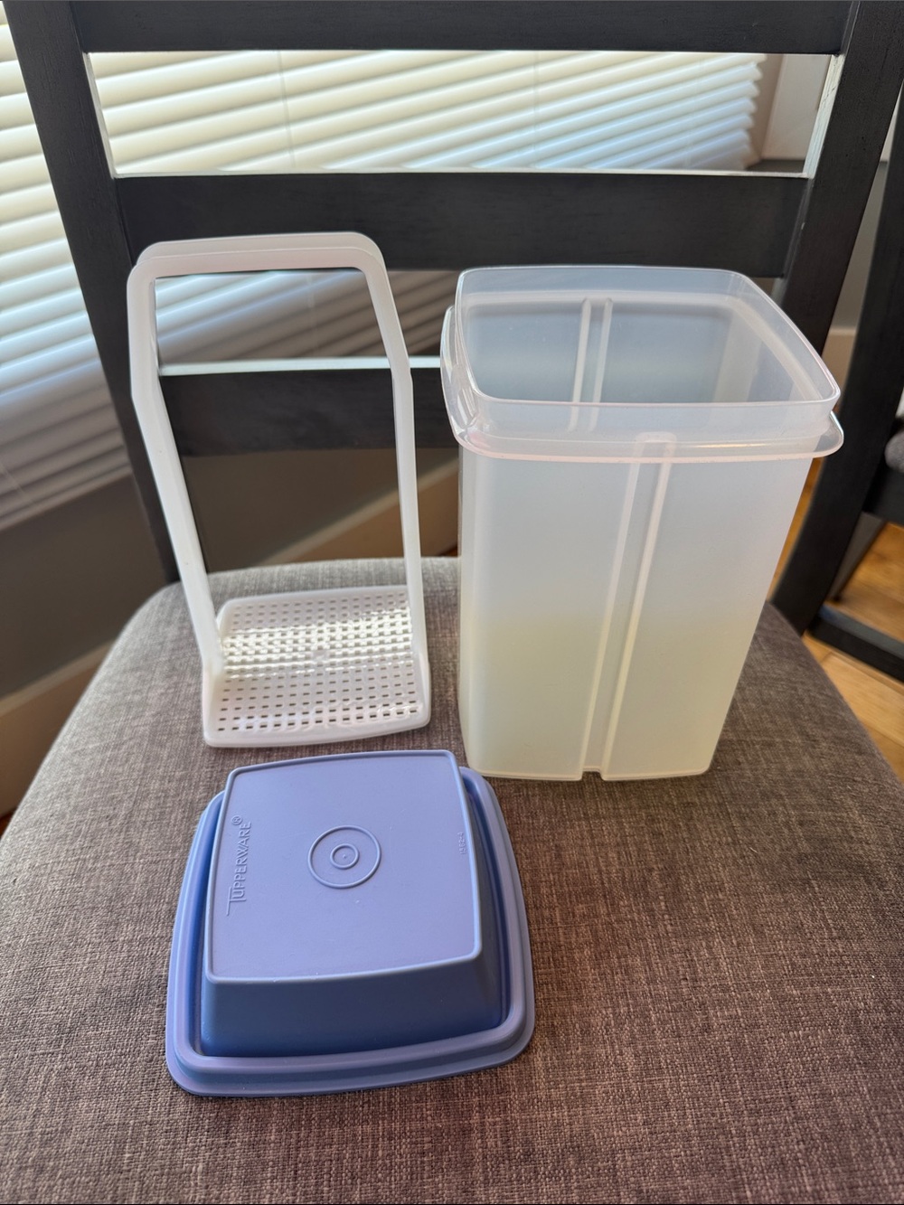 Tupperware Pick-a-Deli large container blue lid